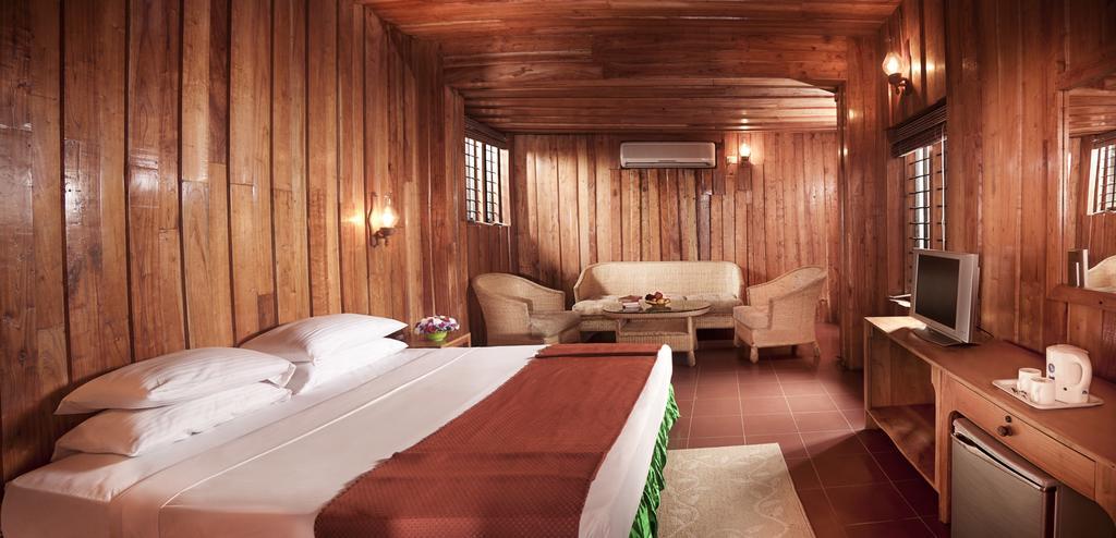 Woods N Spice - Thekkady Hotel Kumily Exterior photo