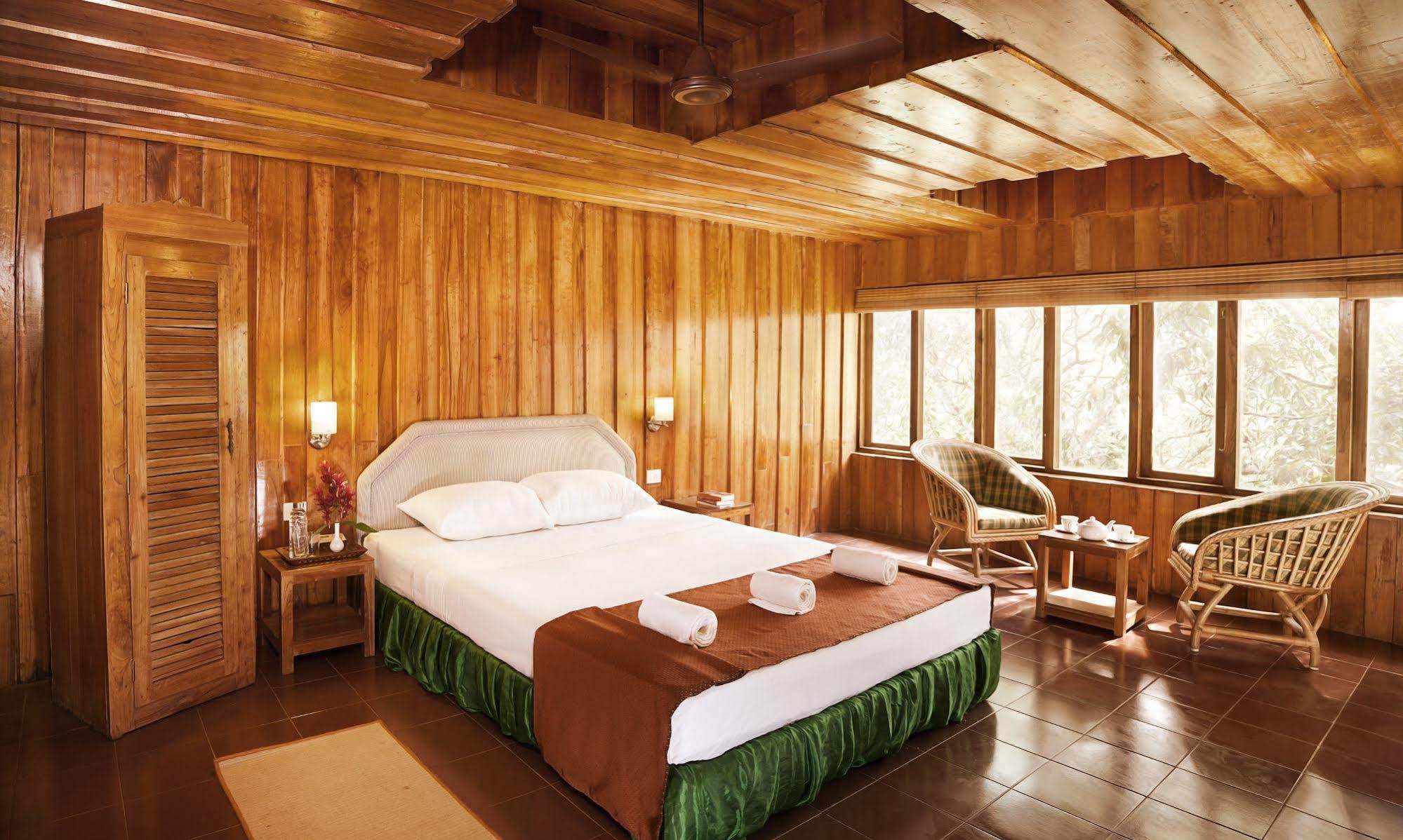 Woods N Spice - Thekkady Hotel Kumily Exterior photo