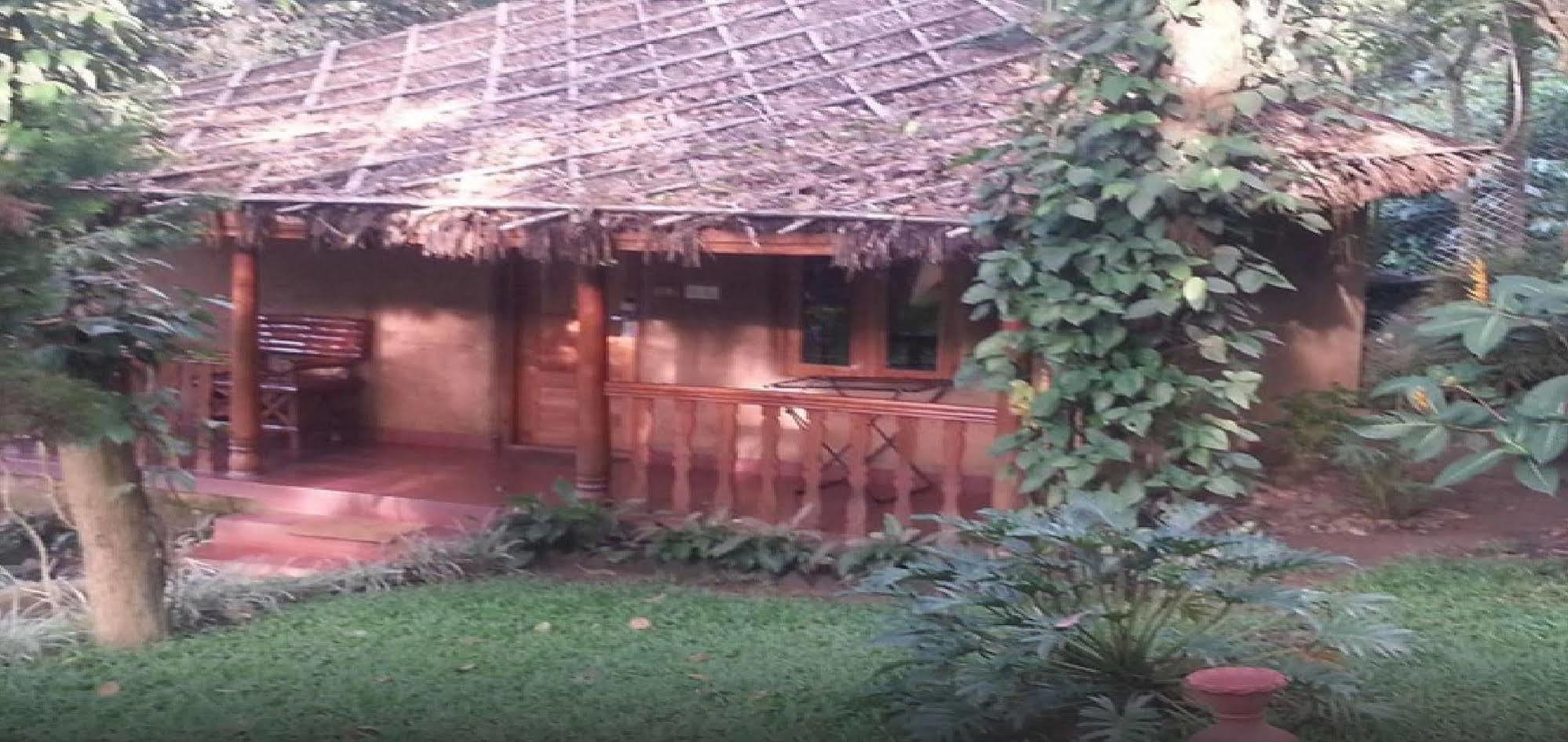 Woods N Spice - Thekkady Hotel Kumily Exterior photo