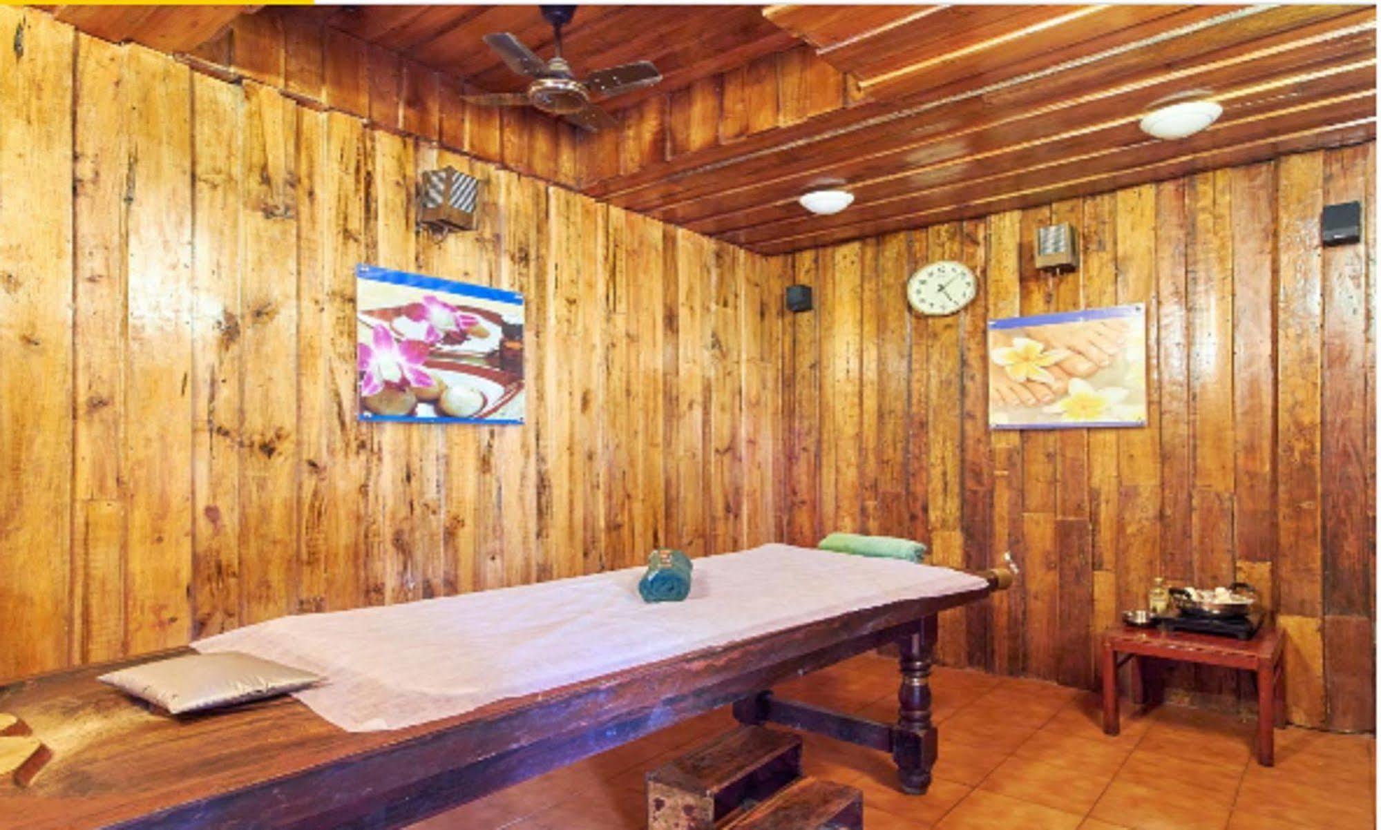 Woods N Spice - Thekkady Hotel Kumily Exterior photo