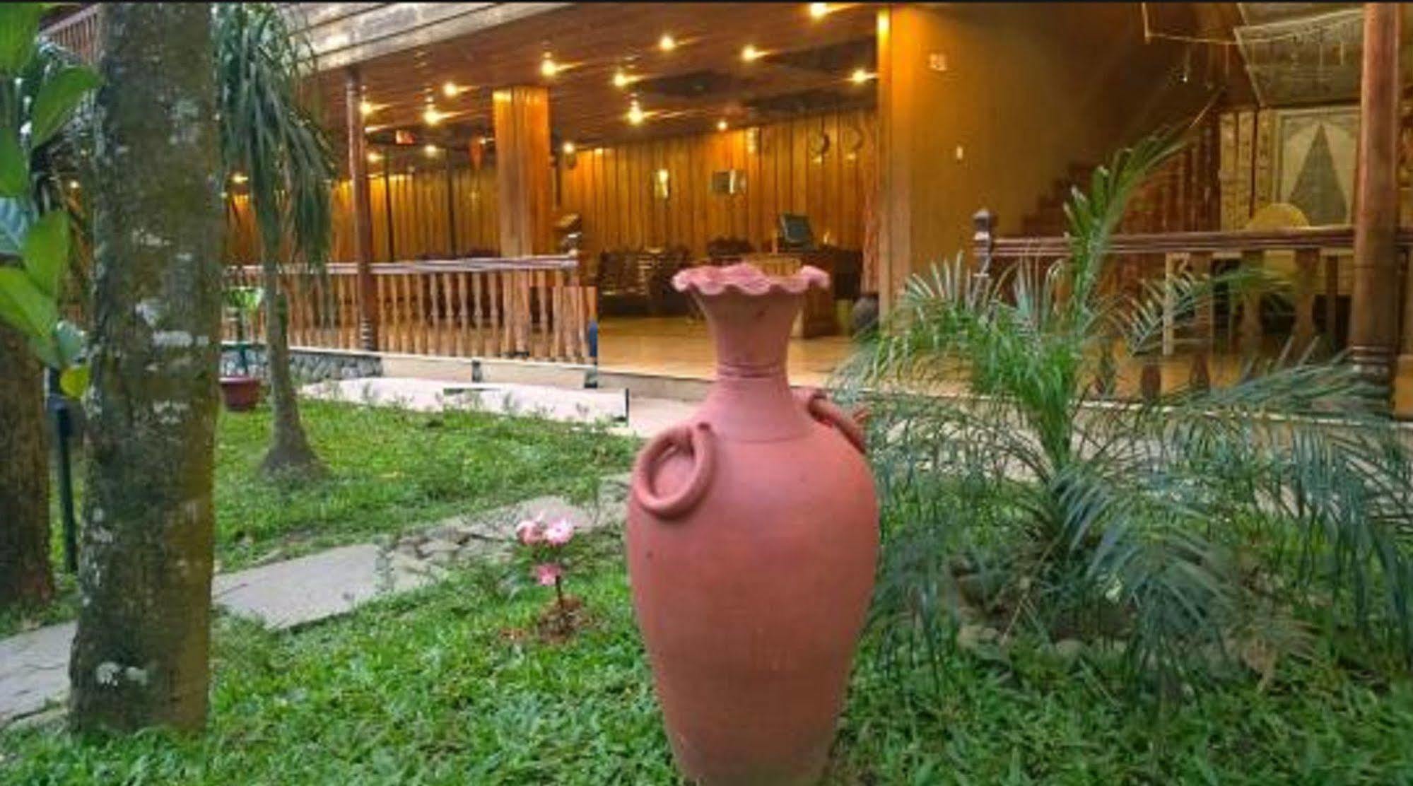 Woods N Spice - Thekkady Hotel Kumily Exterior photo