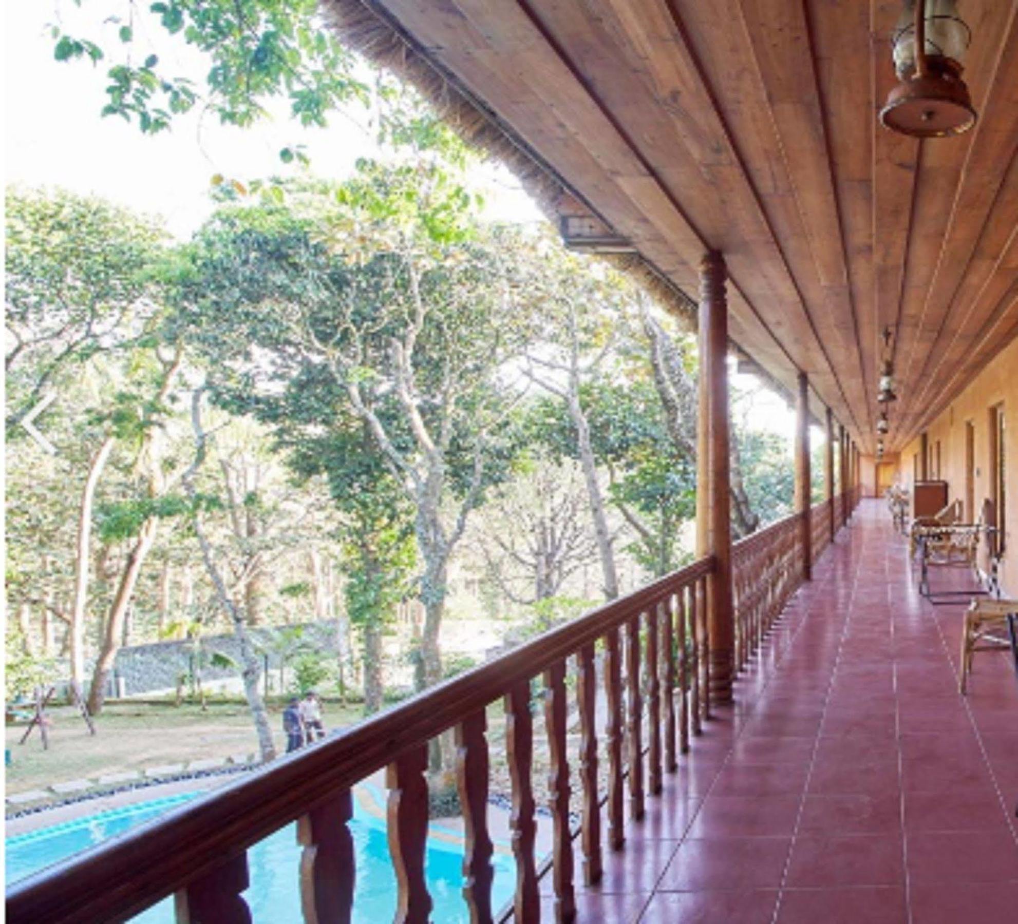 Woods N Spice - Thekkady Hotel Kumily Exterior photo